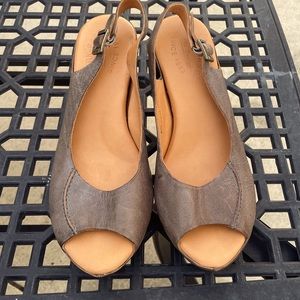 By Kirk-Ease. Size 8. Brown leather.